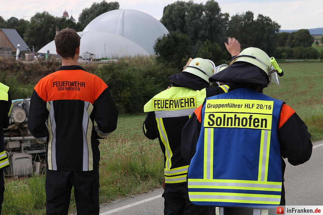 Lkw überschlägt sich bei Langenaltheim