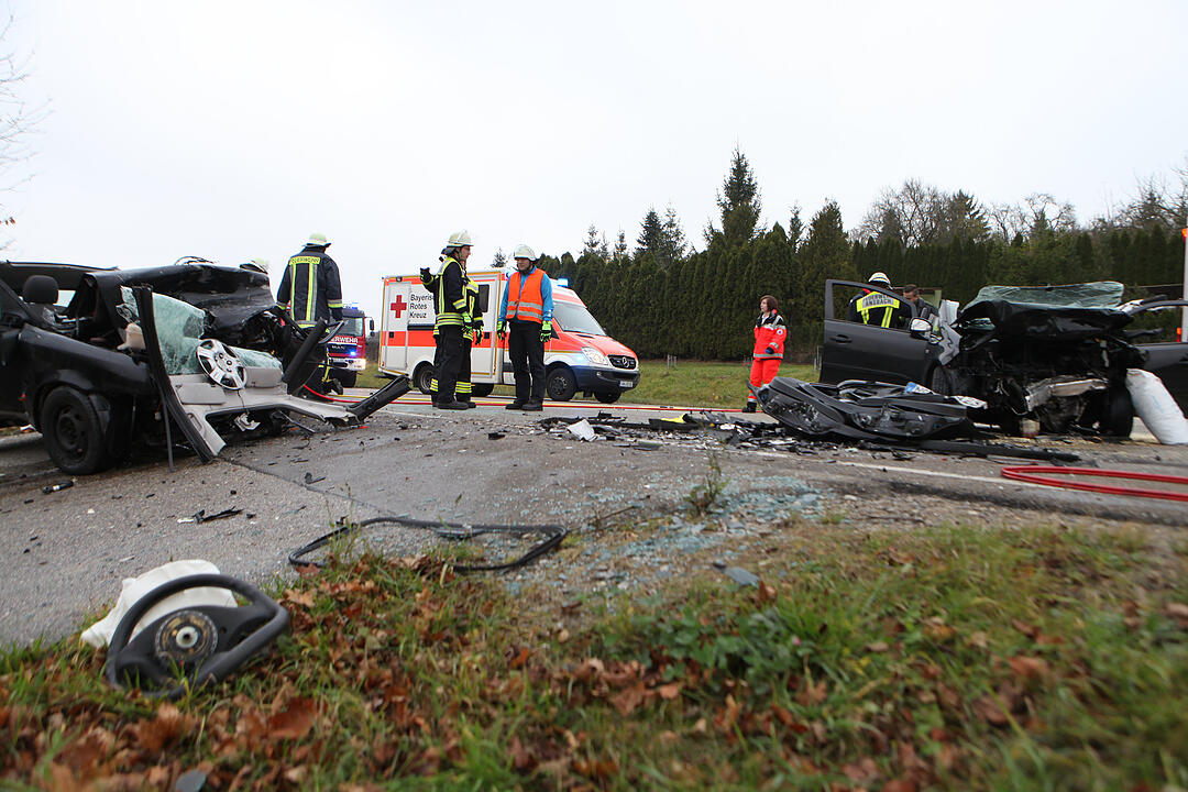 Ansbach: Frontalcrash - zwei Schwerverletzte