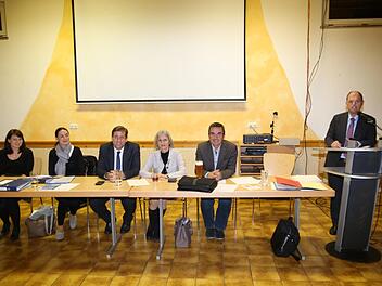 In der Versammlung (v. l.):  Kerstin Glaser, Elif Weitzenfelder, Hermann Ulm, Gisela Steinlein, Stefan Förtsch und Michael Hofmann Foto: Franz Galster