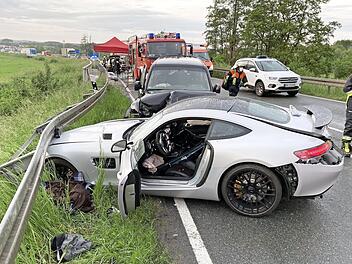 Drei Verletzte und rund 220&nbsp;000 Euro Sachschaden sind die Bilanz des Unfalls.