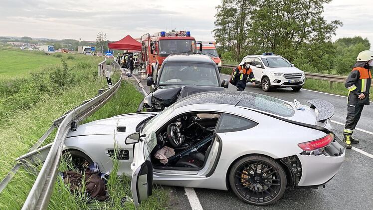 Drei Verletzte und rund 220&nbsp;000 Euro Sachschaden sind die Bilanz des Unfalls.