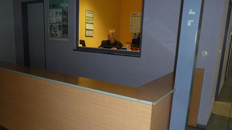 Für die Innensanierung der Mittelschule hat der Gemeinderat Burkarkroth einen Investitionsaufwand von insgesamt einer Million Euro genehmigt. Unser Bild zeigt den Eingangsbereich. Fotos: Wolfgang Kretschmer