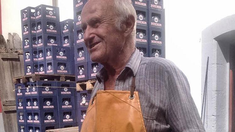 Mini-Jobber Günter Siuda (79) arbeitet aus Freude alle zwei Wochen bei der Brauerei Neder in Forchheim. Viele Menschen sind allerdings auf das Zubrot angewiesen. Das Problem: Die Stundenlöhne sind oft niedrig. Die SPD plädiert deshalb für den Mindestlohn. Foto: Nikolas Pelke