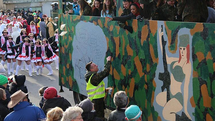 Faschingszug Schwärzelbach  Foto: Gerd Schaar