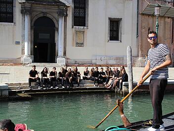 Orchestermitglieder des KHG beim Besuch in Venedig. In Kürze folgt der Gegenbesuch.  Foto: pr