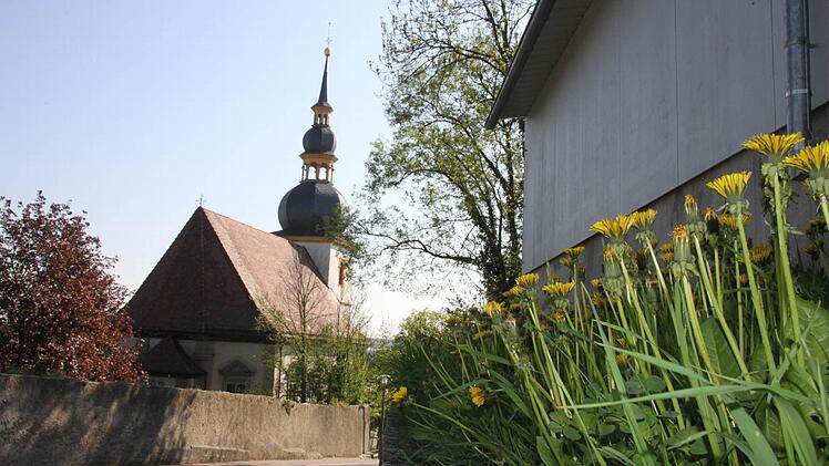 ... die Mainstockheimer Kirche,...