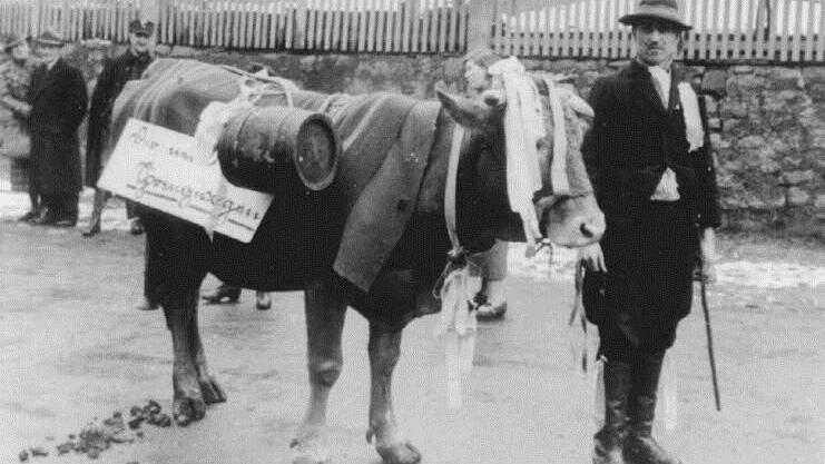 Ein Sprengwagen auf dem Umzug 1939.
