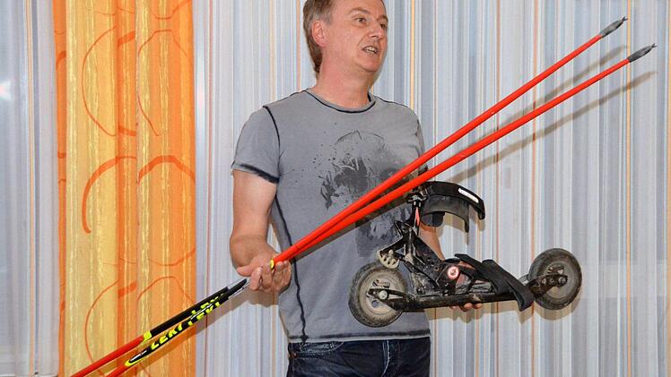 Robert Keß demonstrierte die Ganzkörpersportart "Skiken" eine Art "Sommerlanglauf auf luftgefederten Rollen". Foto: Peter Rauch