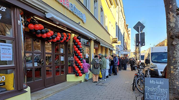 1-Cent-Döner in Bamberg: Großer Ansturm am Eröffnungstag