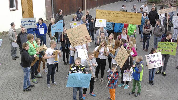 Bürger-Protest gegen das Gewerbegebiet. Foto: Winfried Ehling