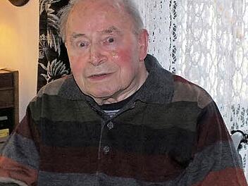 Josef Kuhn ist ein bekannter Zeiler, der zu seinem 95. Geburtstag natürlich auch viel Besuch erhielt. Foto: Alfons Beuerlein