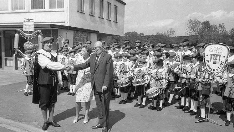 Das Unternehmerehepaar Müller unterstützte die Stadtkapelle beim Aufbau ihrer Jugendblaskapelle. Das Bild entstand 1967. Lindhorst Saar war Dirigent. Fotos: Stadtarchiv