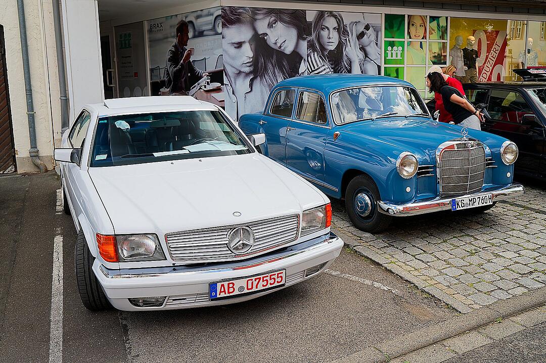 Historische Automobile und Motorräder