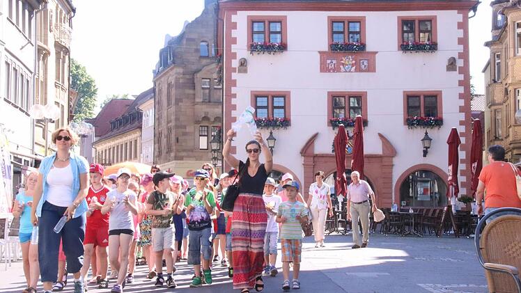 Die Kinder marschierten singend durch die Stadt. Foto: Markus Klein