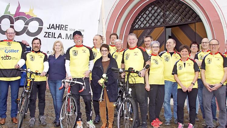 In den Farben der Stadt Zeil sind die "Mittwochsradler" jetzt unterwegs. Die 1000-Fahr-Feier nahm die Gruppe zum Anlass, sich Sponsoren zu suchen und ein einheitliches Gruppen-Trikot anfertigen zu lassen.  Foto: sw