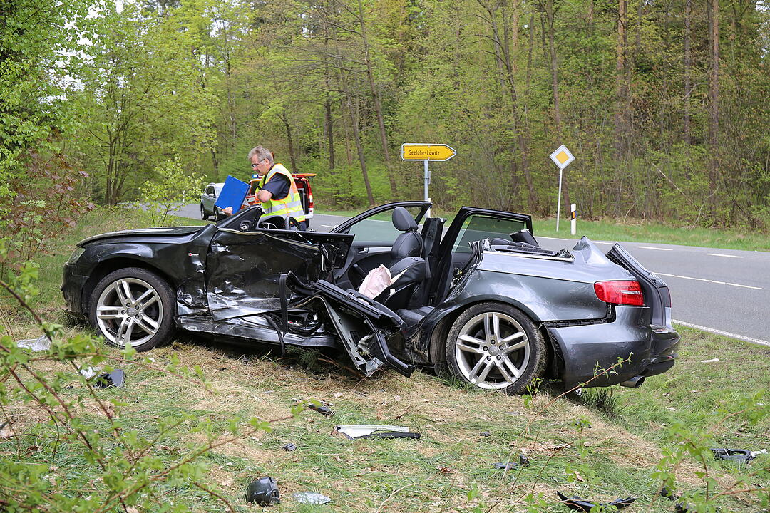 Schwerer Unfall im Landkreis Hof - Hubschraubereinsatz