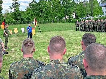 Das Aufklärungsbataillon 13 aus Gotha lauschte der Rede von Reinhold Klein, Zweiter Vorsitzender der 12er Kameradschaft Ebern.  Foto: pr
