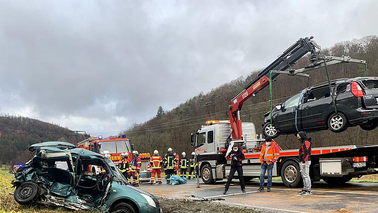 Autofahrerin verstirbt nach Zusammensto&szlig; noch an Unfallstelle
