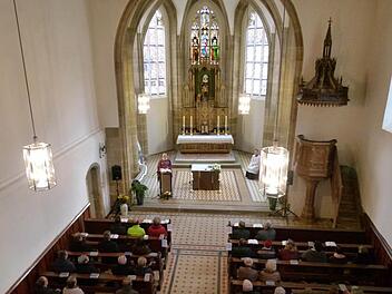 Zum Jubiläum war St. Elisabeth so weit renoviert, dass der Gottesdienst stattfinden konnte. Foto: Marion Krüger-Hundrup