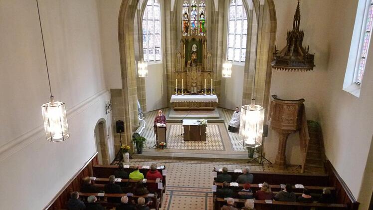 Zum Jubiläum war St. Elisabeth so weit renoviert, dass der Gottesdienst stattfinden konnte. Foto: Marion Krüger-Hundrup