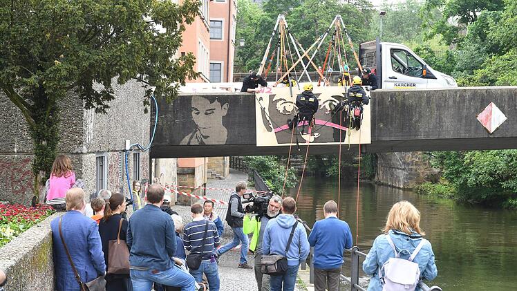 Die Untere Br&uuml;cke im Zeichen von "Reverse Graffiti". Ronald Rinklef