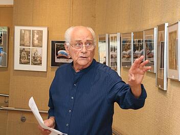 Zum zweiten Mal stellt Horst Kreutz in der Kleinen Galerie im Seniorenzentrum Fotos über Grabkultur in der ganzen Welt aus. Thomas Malz
