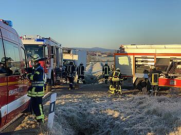 Fahrer von eigenem Lastwagen &uuml;berrollt