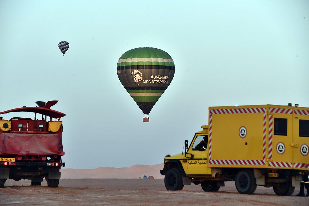 Hei&szlig;luftballon- und Riesendrachenfestival in Algerien