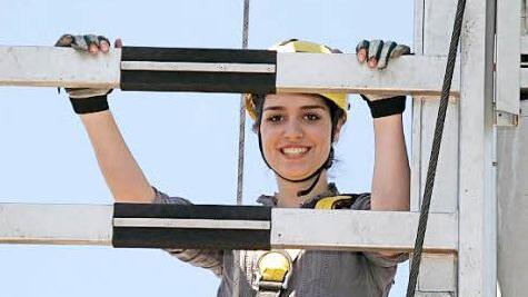 Schwindelfrei auf der Drehleiter.  Foto: Kompetenzzentrum Technik-Diversity-Chancengleichheit e.V.