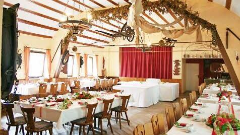 Der Saal ist für Feiern aller Art gut geeignet.