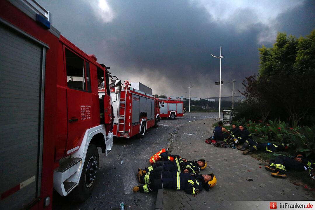 Huge explosion rocks Chinese port city of Tianjin