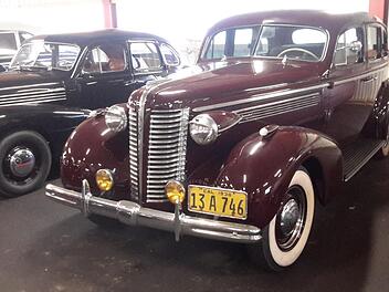 Auf einer USA-Reise hatte Matthias Jestädt seinerzeit diesen Buick entdeckt. Nach der fachmännischen Aufarbeitung erinnert nichts mehr an den einst desolaten  Zustand der Limousine. Foto: Rolf Pralle