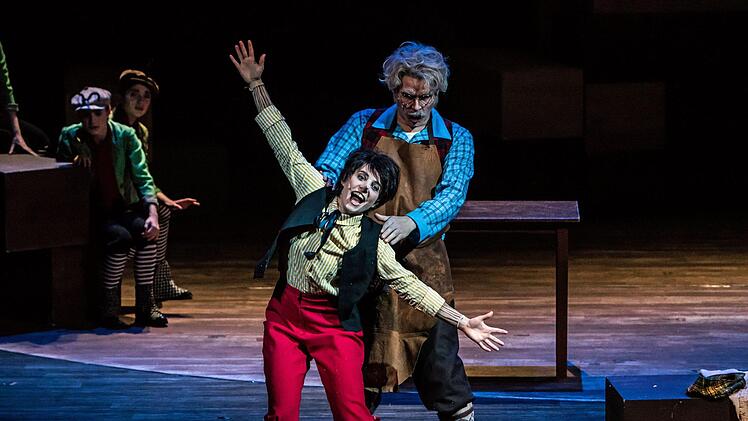 Probenimpressionen aus dem Landestheater: Die Familienoper "Pinocchio" feiert am Samstag Premiere in Coburg. In der Titelpartie: Francesca Paratore. Den Geppetto singt Franz Xaver Schlecht.Foto: Jochen Berger