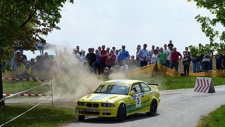 Es staubt w&auml;hrend des Wettkampfes. Foto: Auto- und Motorrad Club "Hohe A&szlig;litz" e.V.