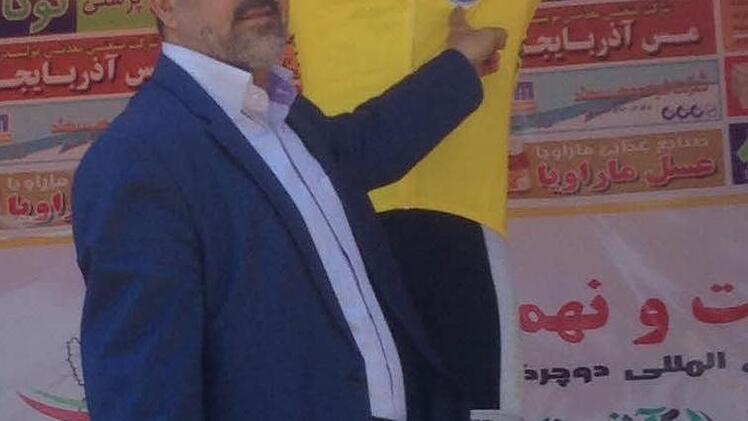 Fabian Schnaidt jubelte nach der ersten Etappe der Iran-Rundfahrt im gelben Trikot vom Podium. Foto: pr