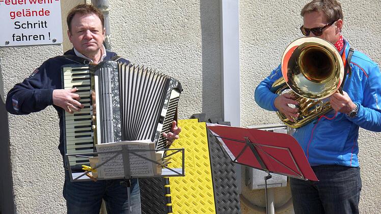 Impressionen vom ersten "Grüber Markttag" Foto: Berthold Köhler