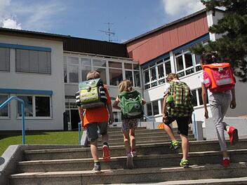 Diese Dritt- und Viertklässler werden ab der 5. Klasse auf jeden Fall mit dem Schulbus nach Bad Brückenau pendeln müssen. Foto: Ulrike Müller