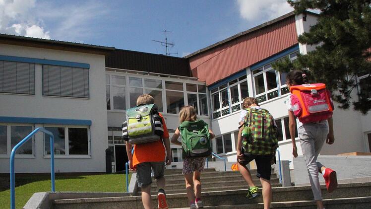Diese Dritt- und Viertklässler werden ab der 5. Klasse auf jeden Fall mit dem Schulbus nach Bad Brückenau pendeln müssen. Foto: Ulrike Müller