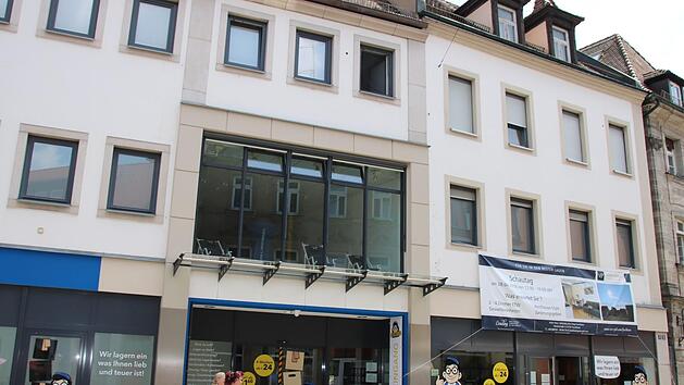 Bereits Anfang der 30er Jahre betrieb die Familie Heilmann ein Gesch&auml;ft in der Forchheimer Hauptstra&szlig;e. In seiner aktuellen Form entstand das Heilmann-Haus 1973. Bis zum Jahresende soll es verkauft sein. Fotos: Ekkehard Roepert
