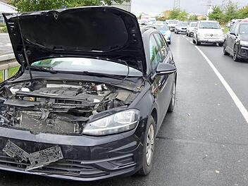 Am VW Golf der Unfallverursacherin entstand wirtschaftlicher Totalschaden. Foto: Christian Licha