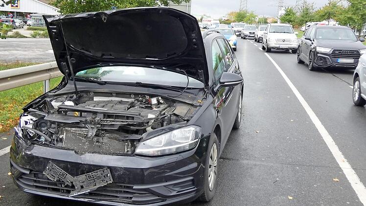 Am VW Golf der Unfallverursacherin entstand wirtschaftlicher Totalschaden. Foto: Christian Licha