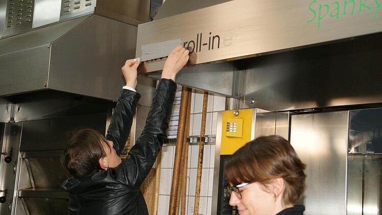 Wenn das ZDF dreht, müssen Markennamen im Hintergrund abgeklebt sein.Foto: Sabine Weinbeer
