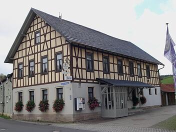 Eine Sanierung des Daches und der Außenhaut soll bei der "Oberen Wirtschaft" von Neubrunn erfolgen.Günther Geiling