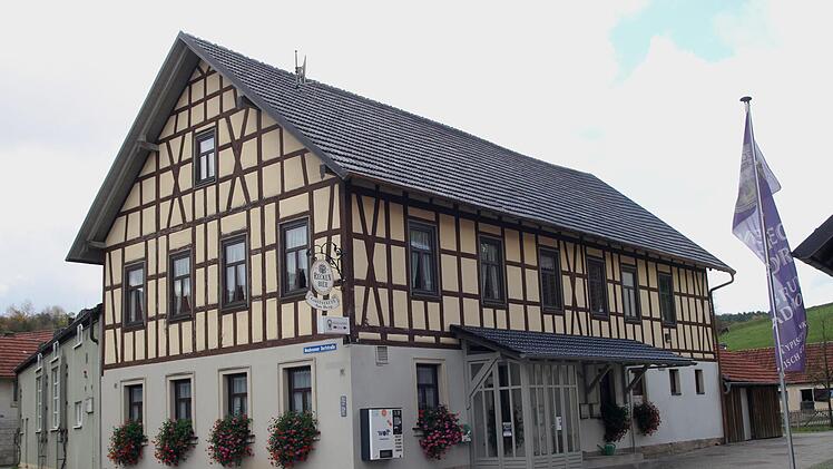 Eine Sanierung des Daches und der Außenhaut soll bei der "Oberen Wirtschaft" von Neubrunn erfolgen.Günther Geiling