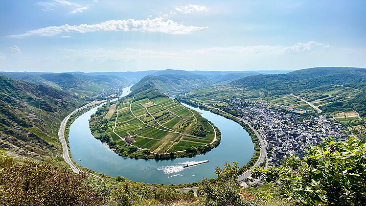 Die Moselschleife Bremm mit dem Aussichtspunkt Calmont