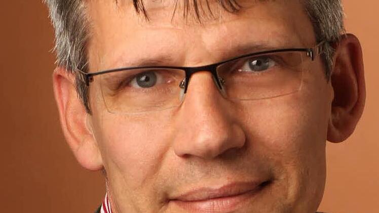 Arnd Sesselmann, Elternbeirat: Als Mitglied des CVG-Schulforums würde ich gerne frei entscheiden, wenn ich auch die Mittel dafür bekomme. Es ist leicht dahingesagt, dass man Wahlfreiheit schaffen möchte, aber faktisch würden sich die Auswahlmöglichkeiten bei den Fächerkombinationen für die Schüler verschlechtern, weil nicht alle Fachrichtungen parallel angeboten werden können. Wer beides möchte, muss auch in mehr Lehrerstunden und mehr Unterrichtsräume investieren.