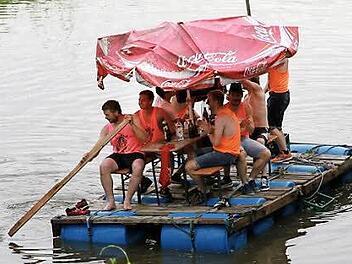 Acht Jungs auf dem Weg zum Bierkeller Fotos: Mathias Erlwein