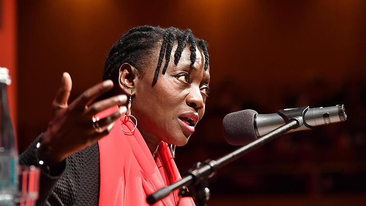 Auma Obama bei ihrer Rede in der KonzerthalleRonald Rinklef