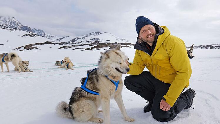 Sebastian Ströbel machte bei seiner Arktis-Expedition die Bekanntschaft von Grönlandschlittenhunden.