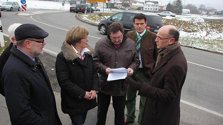 Viel Verkehr am Heubacher Kreuz. Eine Ampel soll künftig für mehr Sicherheit sorgen.